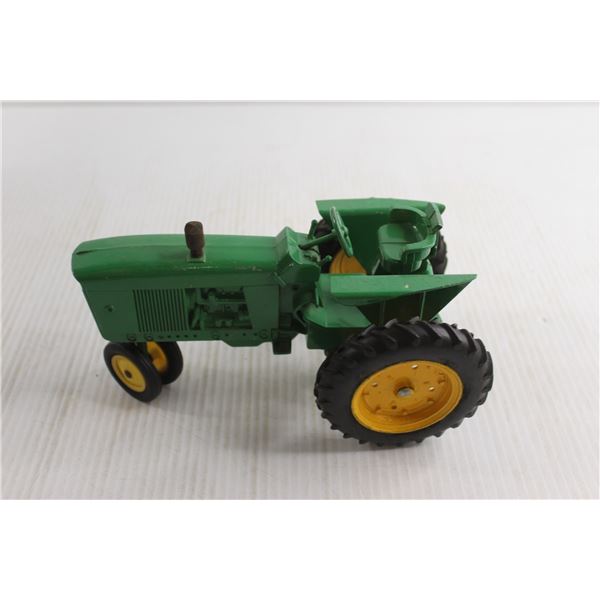 John Deere 1/16 Model 3020 Row Crop Toy Tractor