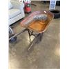 Image 2 : WHEELBARROW