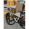 Image 2 : WHITE CCM BIKE