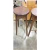 Image 2 : 2 WOOD BARSTOOLS