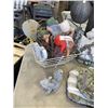 Image 2 : LOT OF GARDEN FIGURES AND DECOR