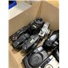 Image 2 : ASSORTED VINTAGE 35MM CAMERAS