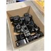 Image 2 : ASSORTED VINTAGE 35MM CAMERAS