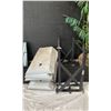 Image 1 : 2 FITNESS TOWN WALL MOUNT PULL UP BARS AND 6 HALOGEN LIGHT FIXTURES