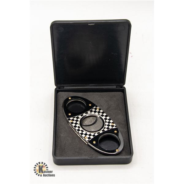 VINTAGE CIGAR CUTTER IN CASE