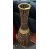 Image 1 : 33 IN WHICKER VASE BROWN IN COLOR