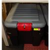 Image 1 : NEW RUBBERMAID ACTION PACKER LOCKABLE