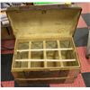 Image 2 : VINTAGE STEAMER TRUNK 23.5" X 18.5" X 30"