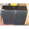 Image 1 : LOT OF 2 TELEFUNKEN BOX SPEAKERS