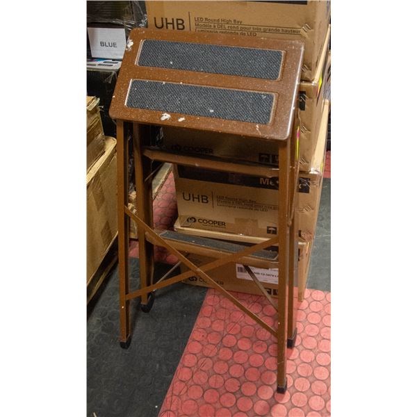 FOLDING 3 STEP STEEL LADDER
