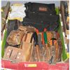 Image 1 : TRAY OF TOOL BELTS, TOOLS & GLOVES