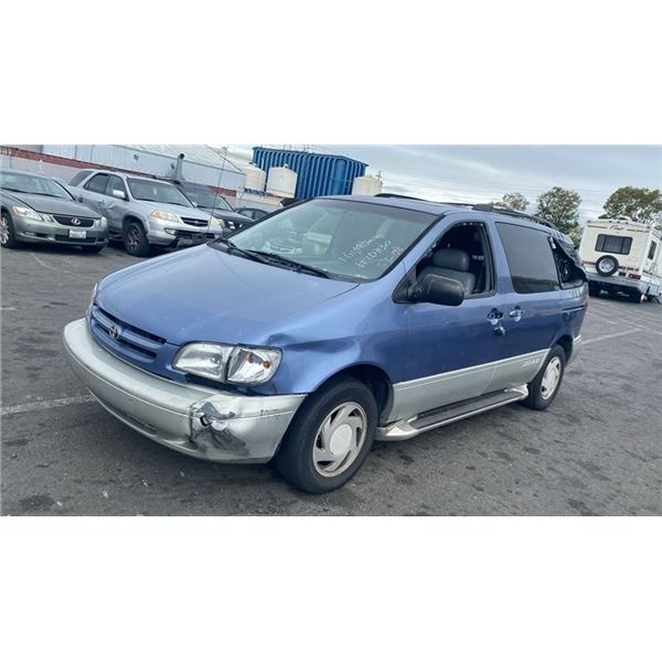 1999 Toyota Sienna LE