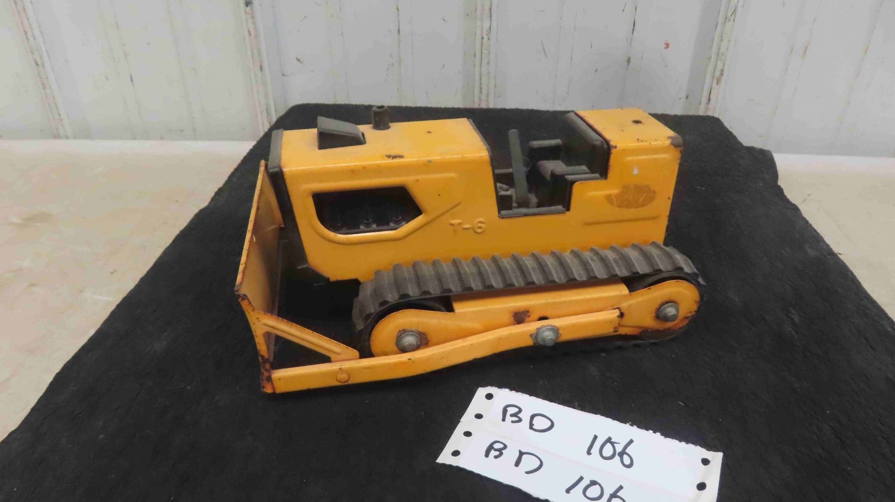 RARE ANCIEN JOUET TONKA T-6 Pelleteuse à Chenille Tôle Jaune Vintage Collection EUR 29,00 RARE ANCIEN JOUET TONKA T-6 Pelleteuse à Chenille Tôle Jaune Vintage Collection EUR 29,00