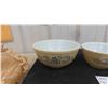 Image 2 : Vintage Set of 3 Pyrex Homestead Mixing Bowls - Glossy, Mint Condition