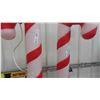 Image 3 : 2 Candy Cane Blow Molds 40'' Tall