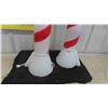 Image 5 : 2 Candy Cane Blow Molds 40'' Tall