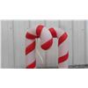 Image 6 : 2 Candy Cane Blow Molds 40'' Tall