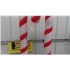 Image 7 : 2 Candy Cane Blow Molds 40'' Tall