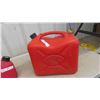 Image 2 : 3 Gas Cans (2) 20L (1) 4.7L