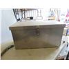 Image 2 : Metal Tool Case 24'' x 12'' x 12 3/4'' , Chains, Winch, Snap Block, Pulley 