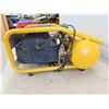 Image 7 : DeWalt 2 Gallon Hand Carry Compressor with Hose 