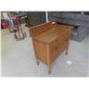 Image 3 : 1/4 Cut Oak Buffet 37'' x 36'' x 18'' Small Sized & Nice Condition