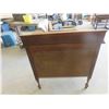 Image 8 : 1/4 Cut Oak Buffet 37'' x 36'' x 18'' Small Sized & Nice Condition