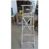Image 2 : Wood Step Ladder 