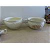 Image 2 : 2 Light Up Plates, Lamp Shade, 2 Chamber Pots & More 