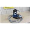 Image 1 : Submersible Pump with Hose 