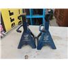 Image 8 : 2 Jack Stands , Tube Flaring Tool , 12V Air Compressor