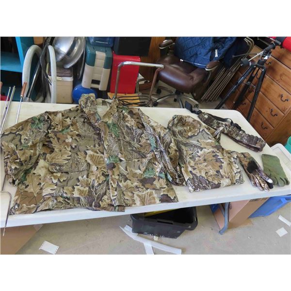 Hunting/Camo Waterpoof Jacket , Pants Size XXL, Gloves, Shotgun Shell Belt Holder 