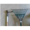 Image 2 : Scoop Shovel, Rake, Snow Shovel