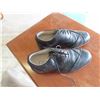 Image 2 : Right Handed Golf Clubs with Bag , Size 7 1/2 Shoes , Umbrella, 6 Clubs, Rain Cover