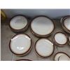 Image 2 : 61pcs 18kt  Gold Border Royal Wembley 