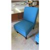 Image 2 : 2 Matching Living Room Chairs New Condition