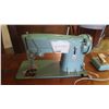 Image 2 : Singer Sewing Machine Cabinet