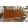 Image 3 : 4 Drawer Dresser 46'' x 29 1/2'' x 17 1/2'' 