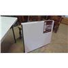 Image 3 : 2 Poly Folding Leg Tables 29 1/2'' x 72'' x 30'' 