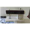 Image 2 : Singer Electric Portable Sewing Machine 