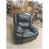 Image 1 : Leather/Leather-Style Comfy Recliner 