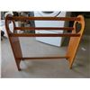 Image 1 : Blanket Display Wood Stand 33 1/2'' x 10 1/2'' x 32'' 