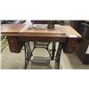 Image 3 : Singer Treadle Sewing Machine 