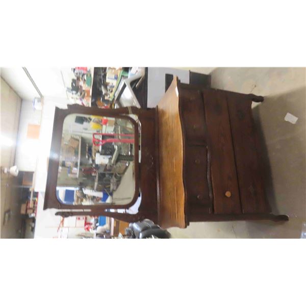 Vintage Oak Dresser 34'' x 47'' x 22'' with Mirror 34'' x 34''