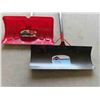 Image 2 : 2 Snow Shovels