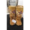 Image 2 : Vintage Cree First Nations Mukluks Beaded with Fringe - Soles Measure 9'' 