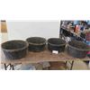 Image 1 : 4 Rubber Feed Buckets 8'' Tall x 17'' Across