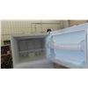 Image 4 : Kenmore Fridge with Top Freezer 69'' x 32'' x 30'' 