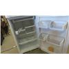 Image 5 : Kenmore Fridge with Top Freezer 69'' x 32'' x 30'' 