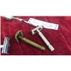 Image 2 : Vintage Razor and Clippers